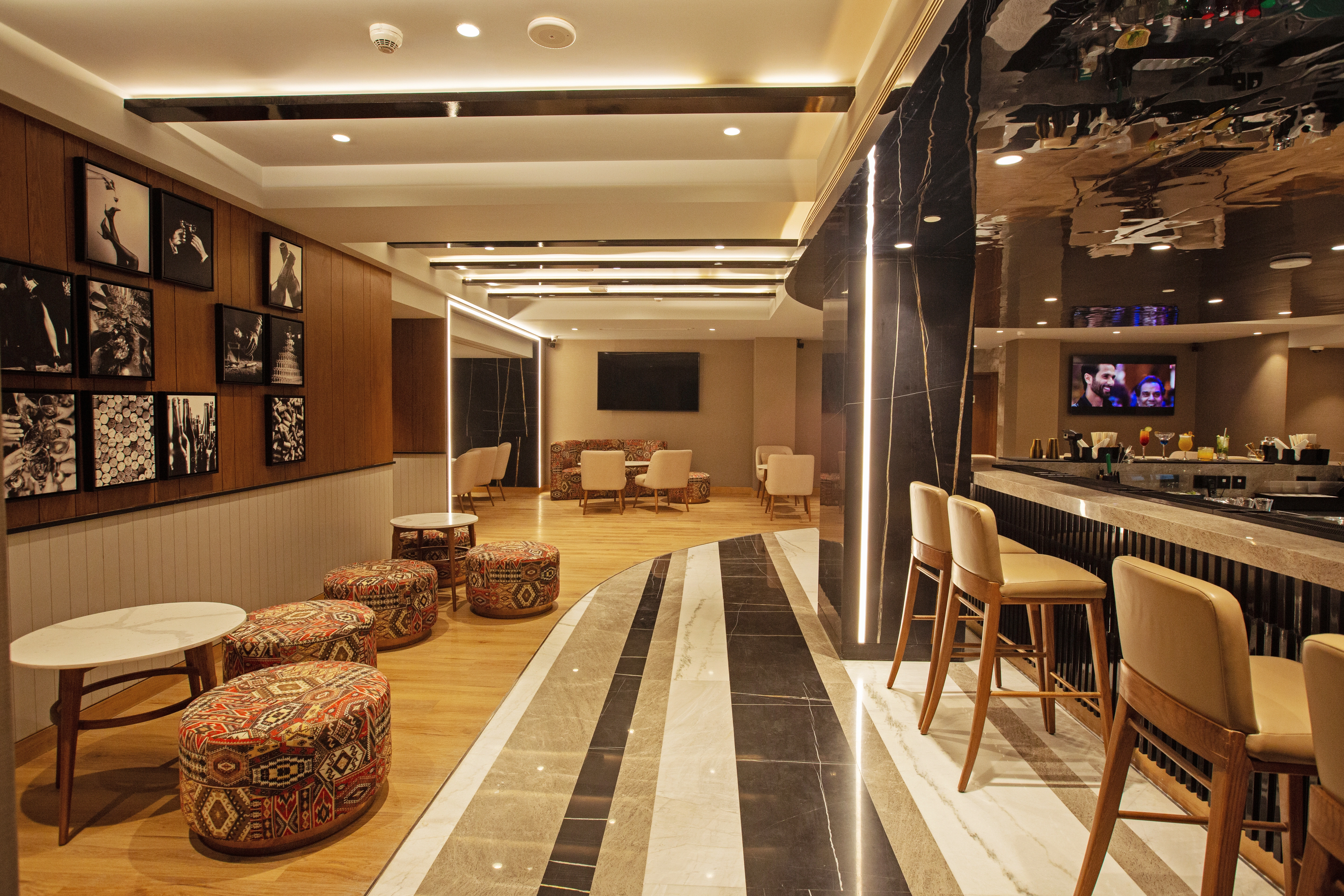 Bull's Eye Bar
